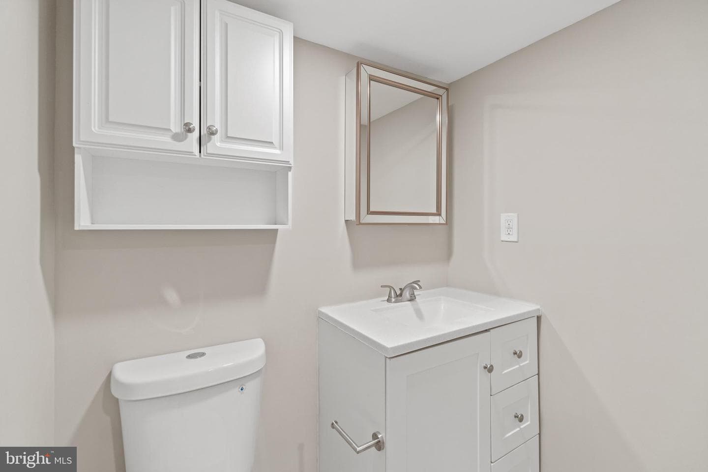 2231 E Chase Street photo 20
