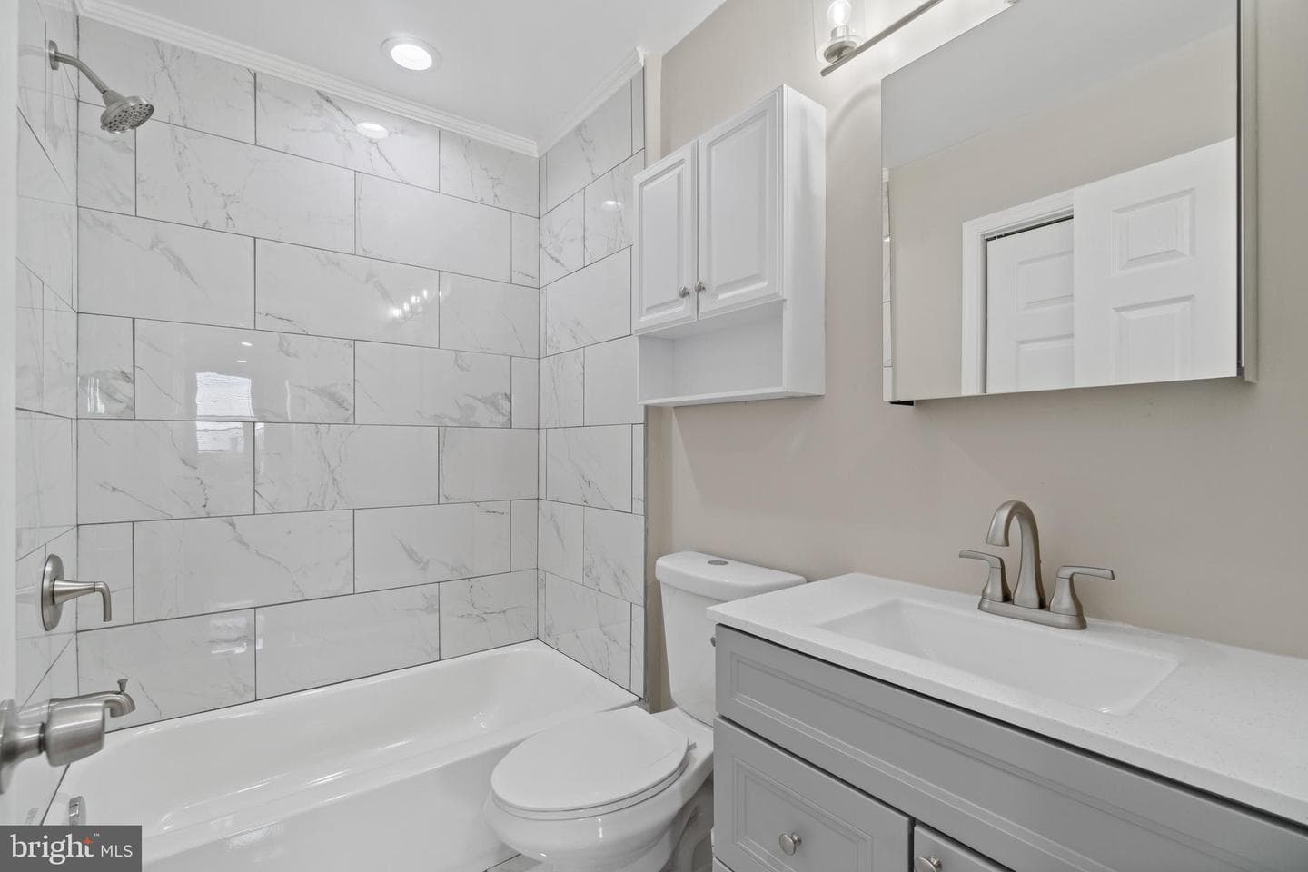 2231 E Chase Street photo 9