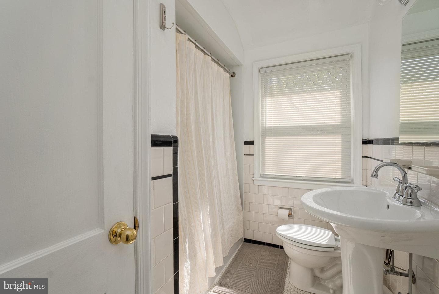 1530 Ramblewood Road photo 14