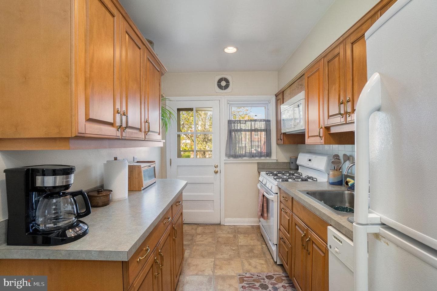 1530 Ramblewood Road photo 9