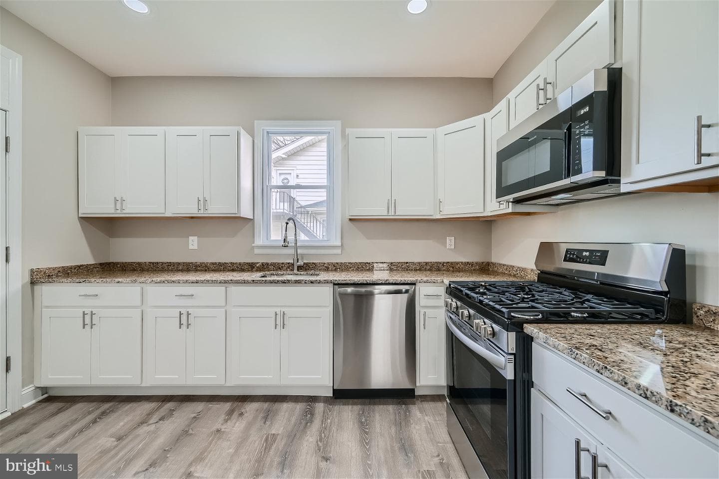 3510 Cedardale Road photo 12