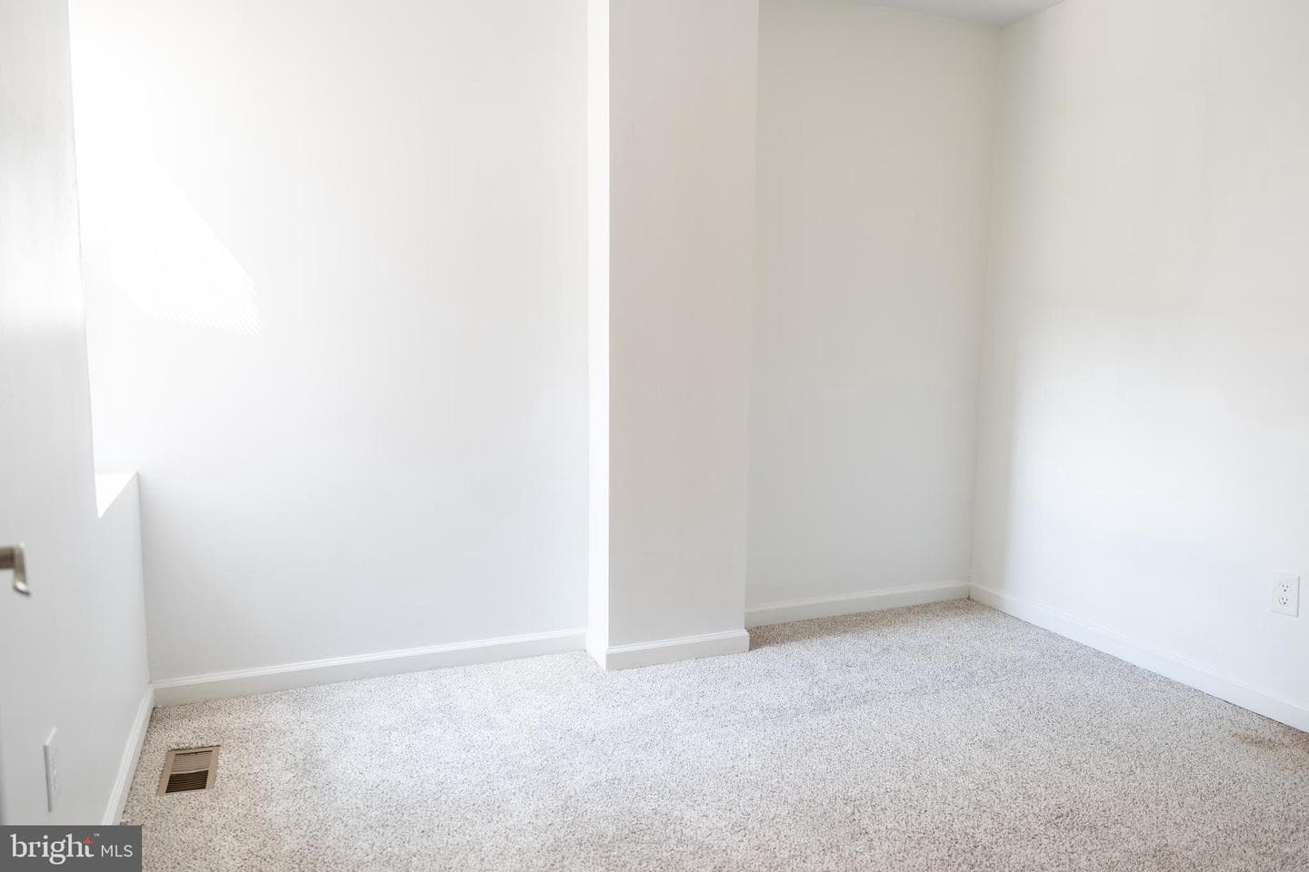 1629 E Oliver Street photo 17