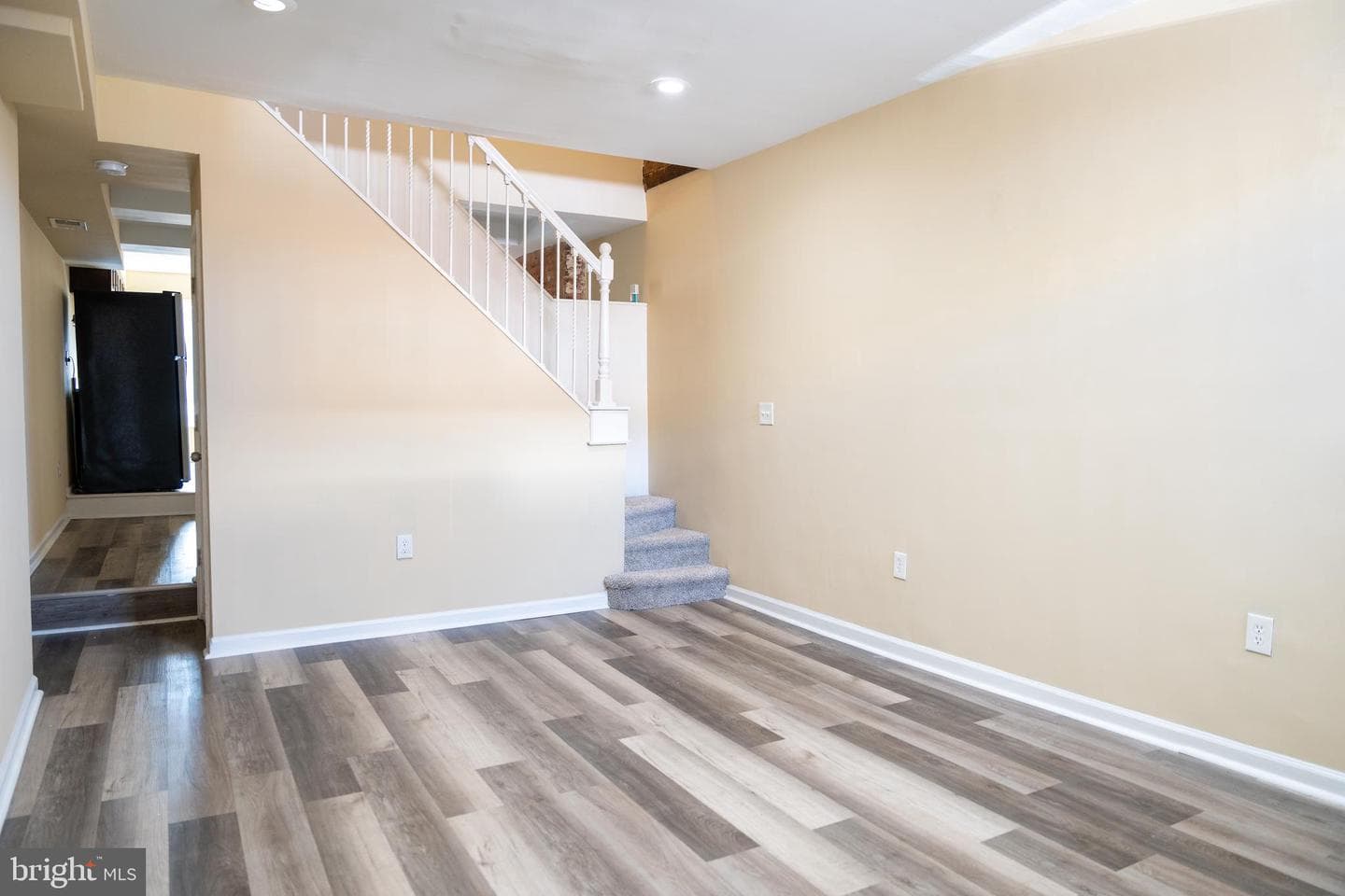 1629 E Oliver Street photo 2