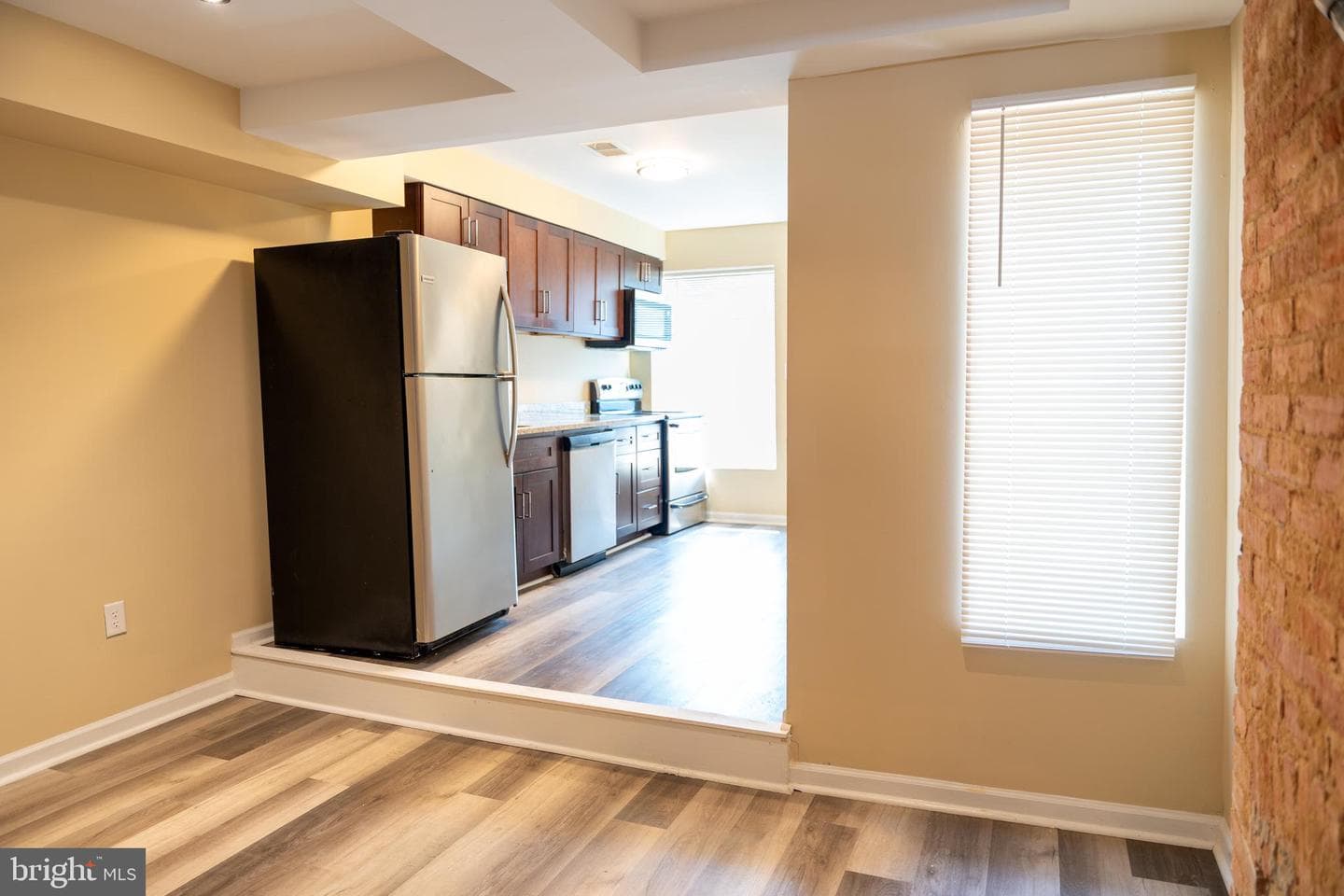 1629 E Oliver Street photo 4