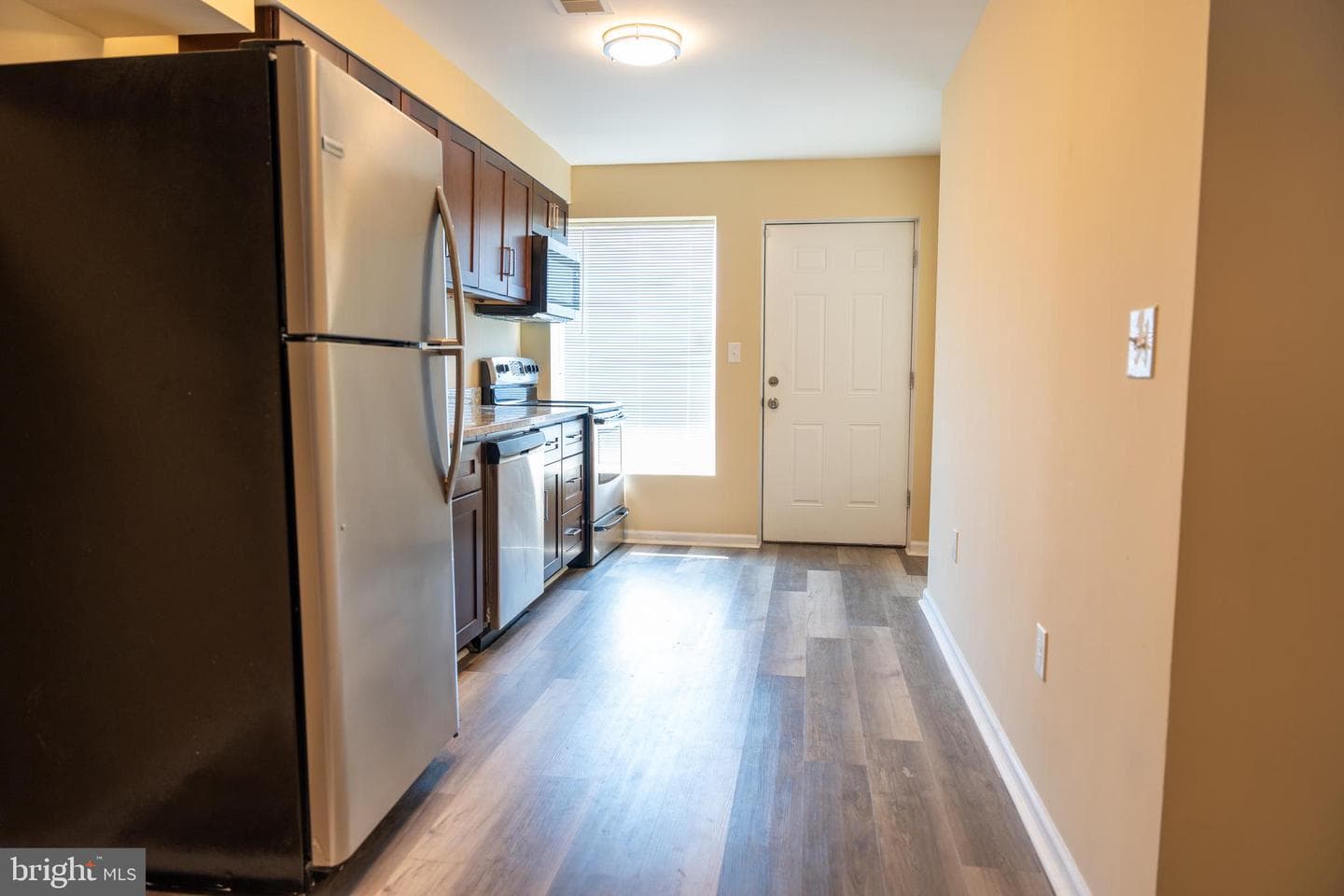 1629 E Oliver Street photo 5