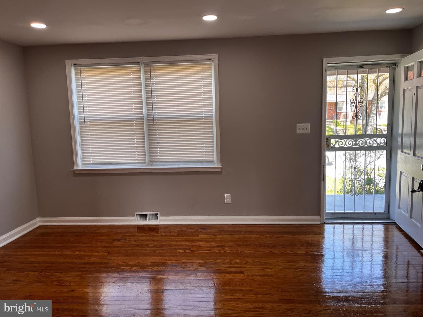 1813 Woodbourne Avenue photo 6