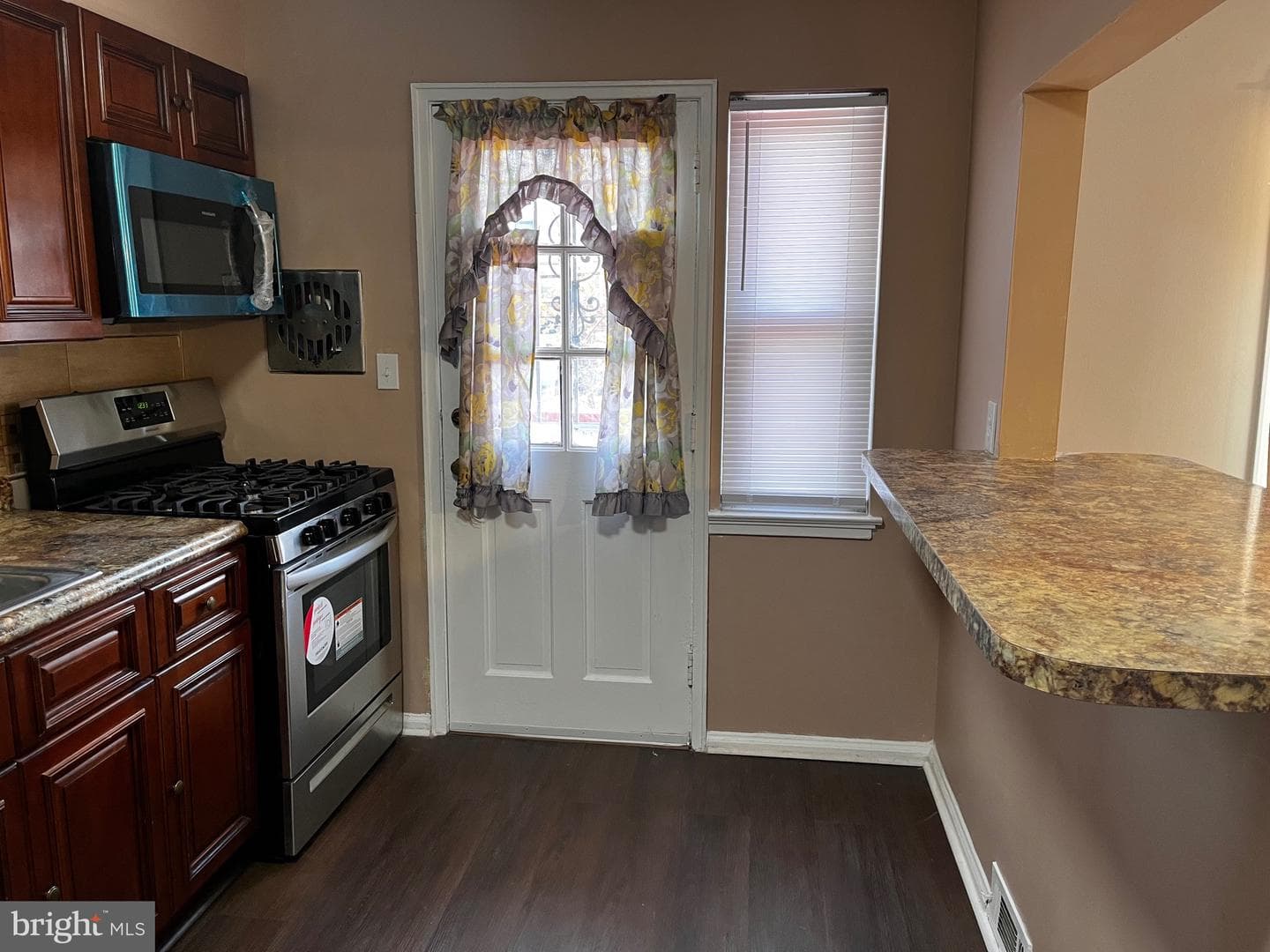 1813 Woodbourne Avenue photo 8
