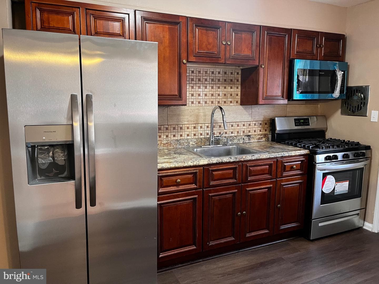 1813 Woodbourne Avenue photo 9