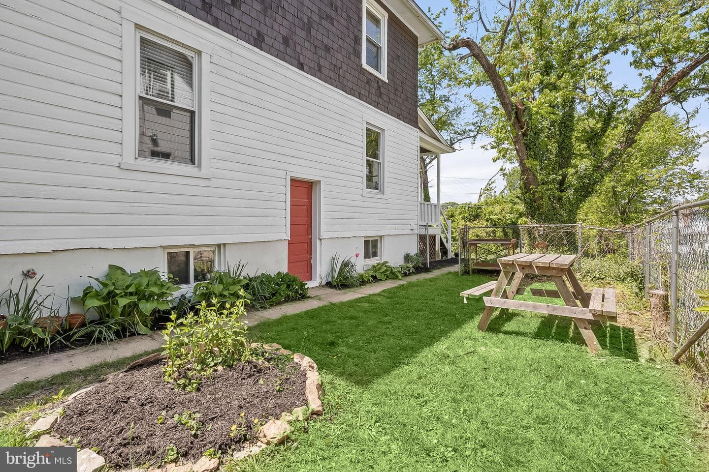 5400 Catalpha Road photo 37