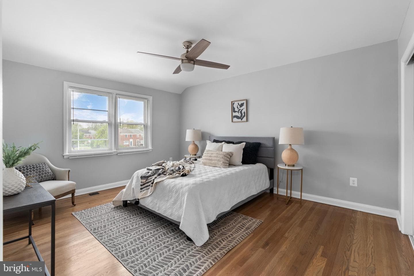 1140 E Northern photo 10