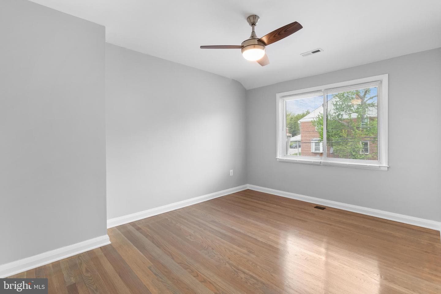 1140 E Northern photo 13