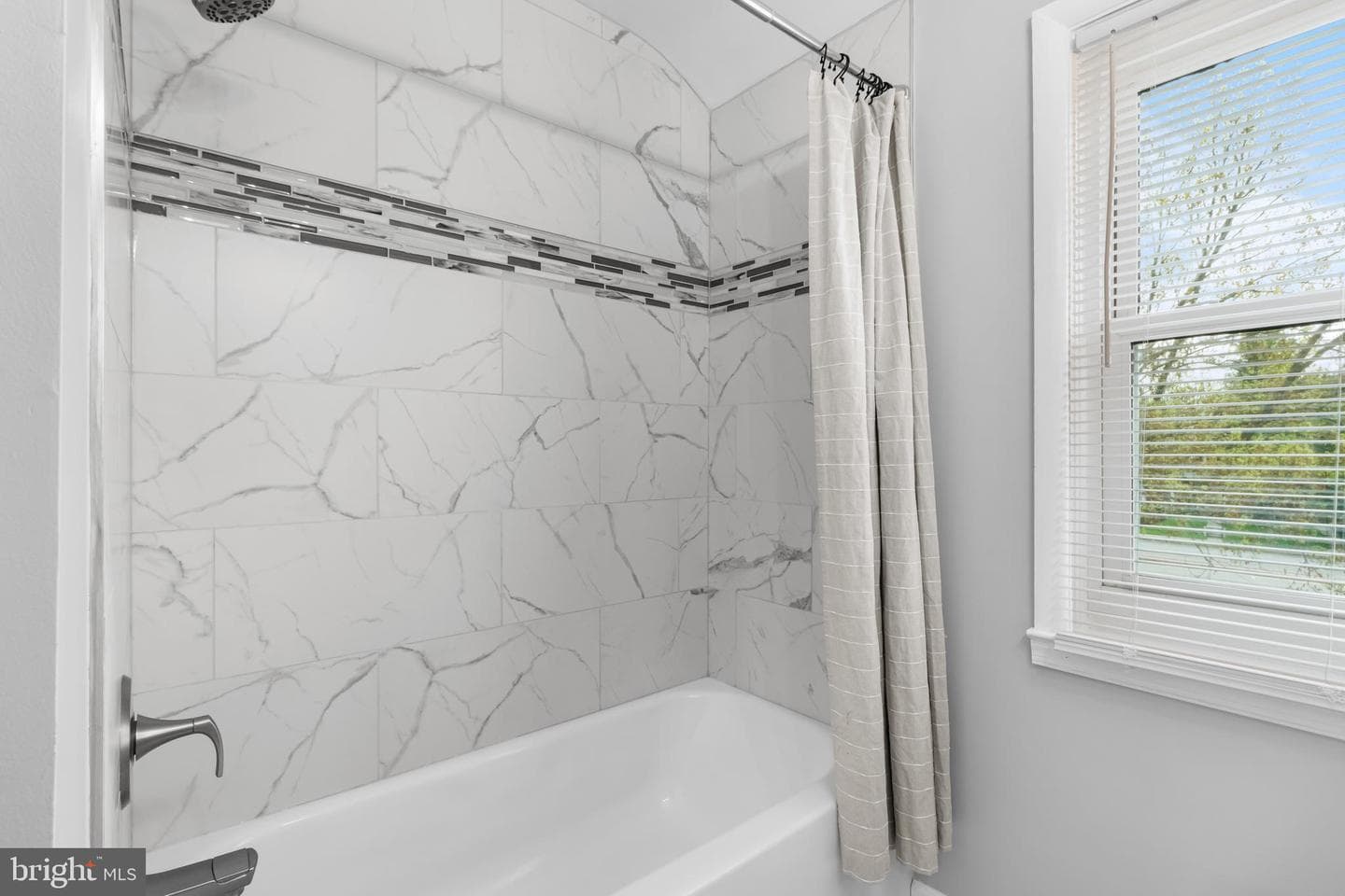 1140 E Northern photo 17