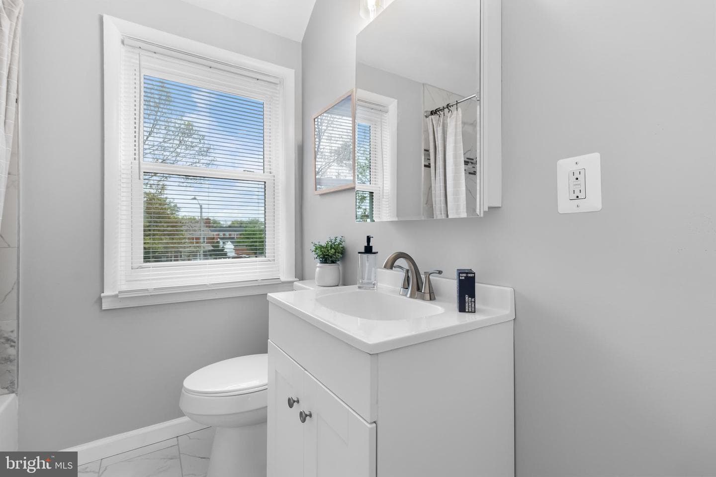 1140 E Northern photo 18