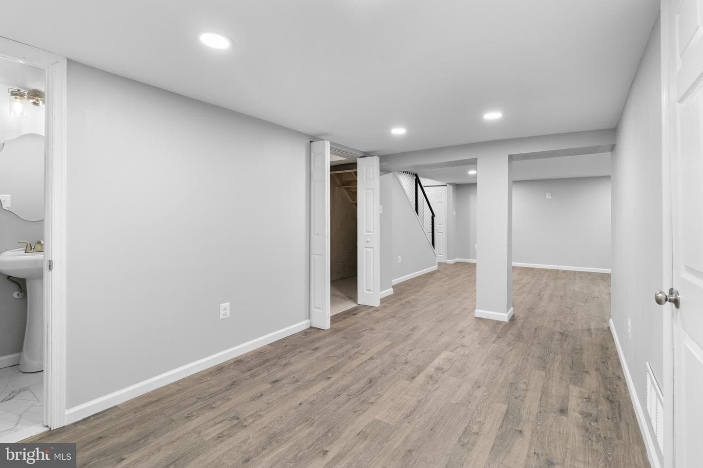 1140 E Northern photo 22