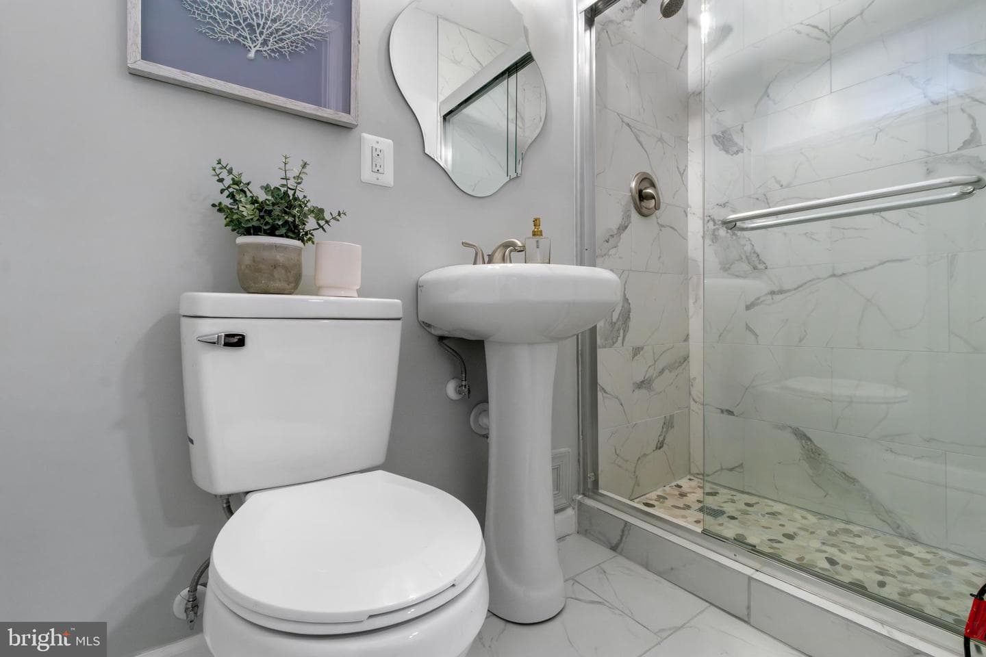 1140 E Northern photo 23