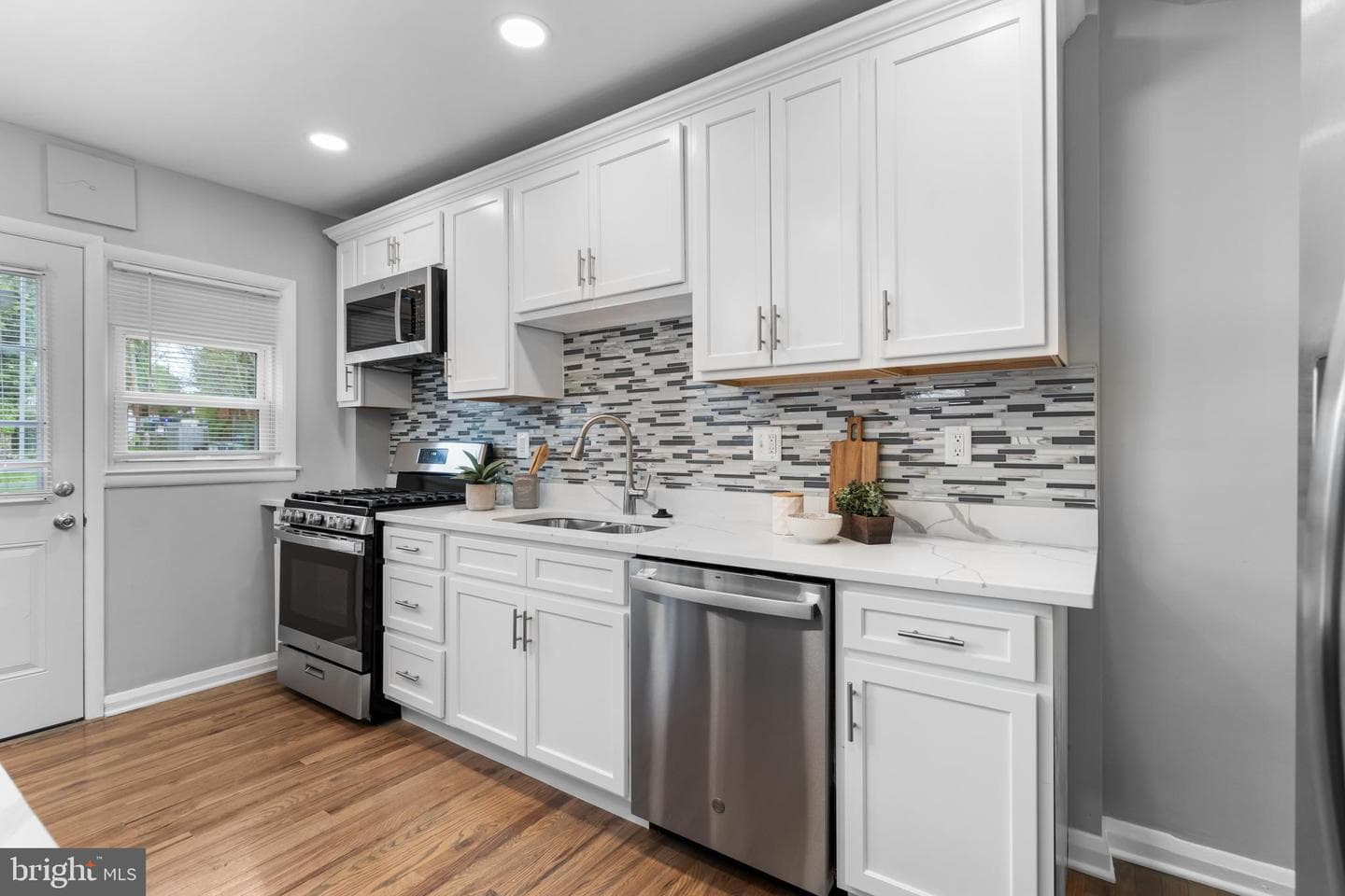 1140 E Northern photo 9