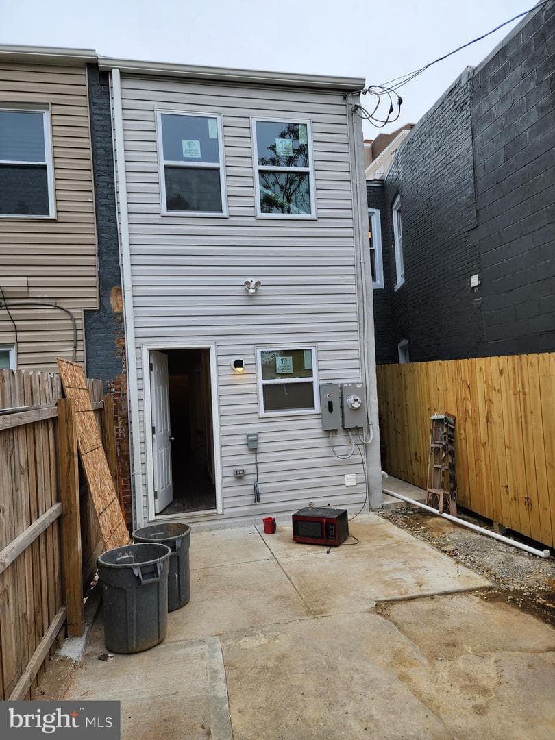 2461 Brentwood Avenue photo 2