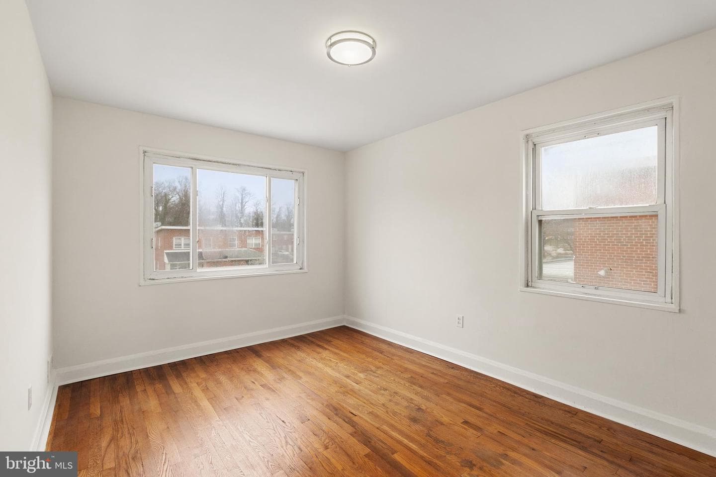 5573 Elderon Avenue photo 9