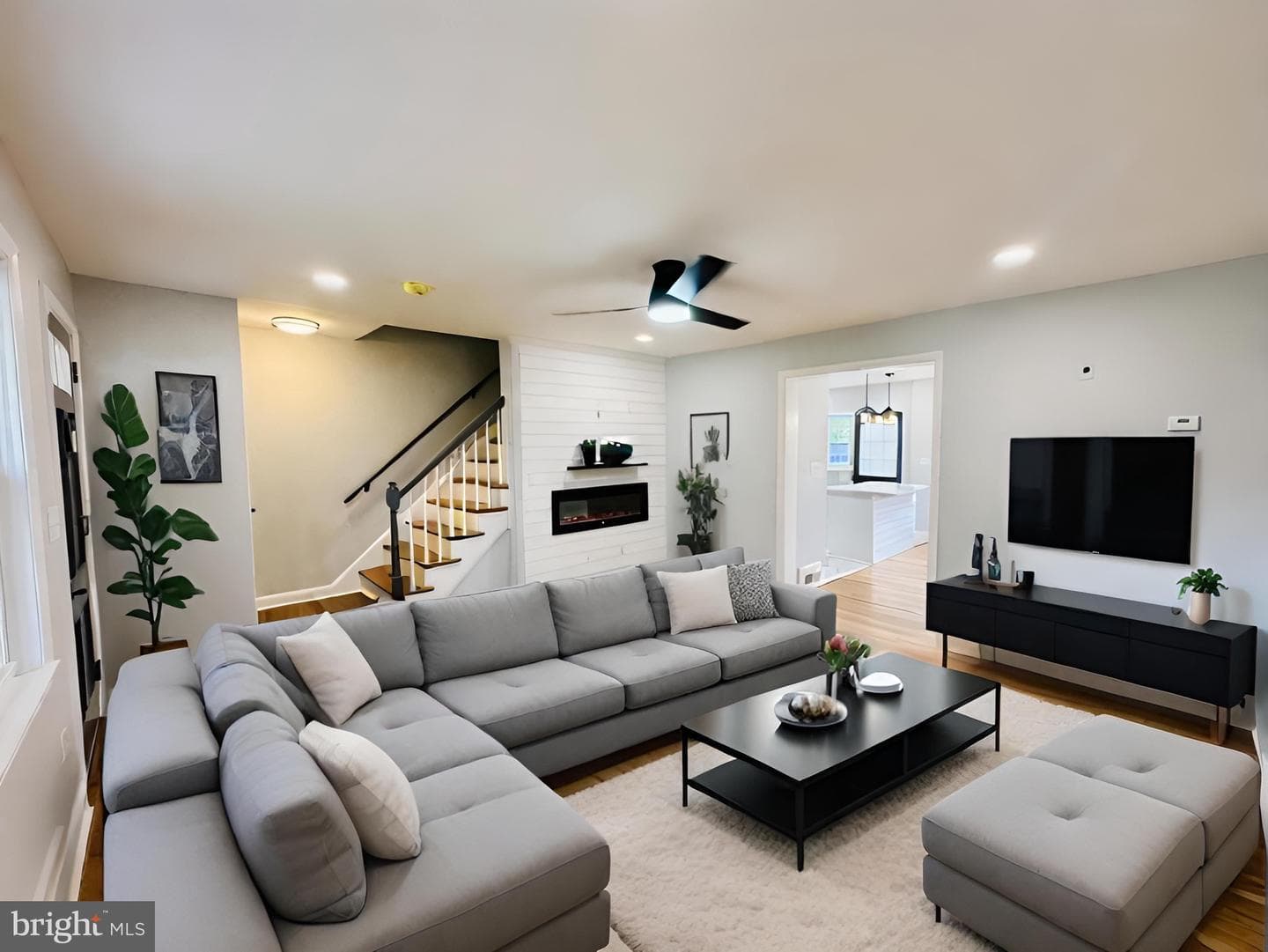 1220 Meridene Drive photo 3