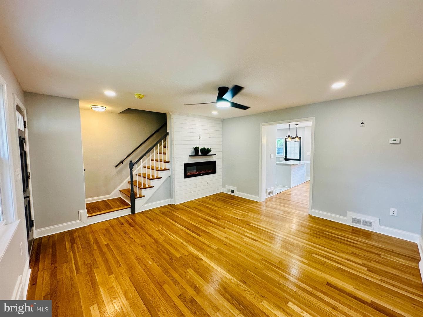 1220 Meridene Drive photo 4