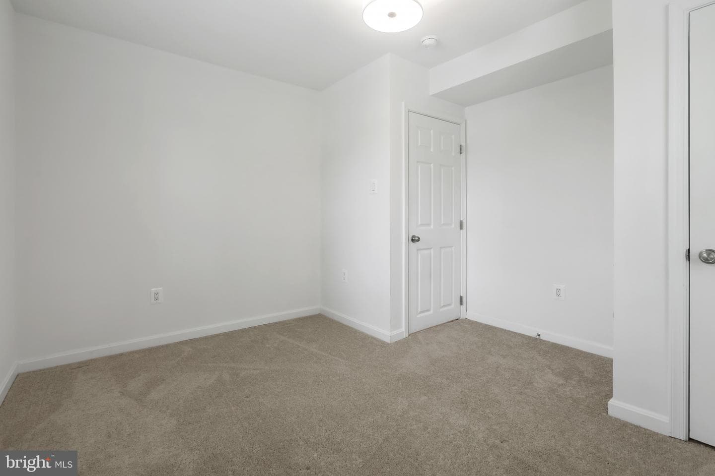 7720 Daniels photo 17