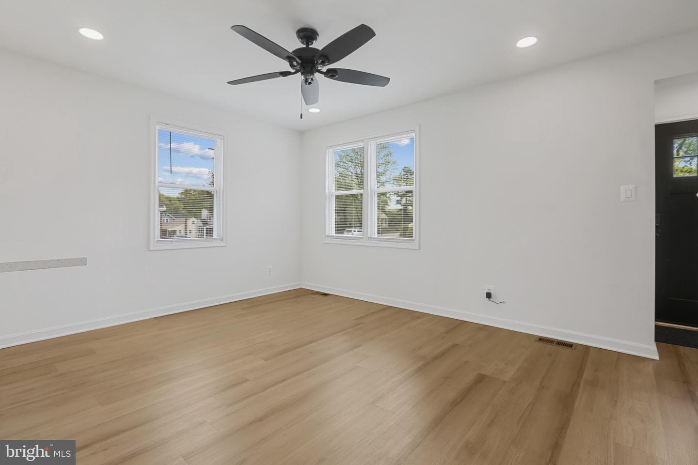 7720 Daniels photo 9
