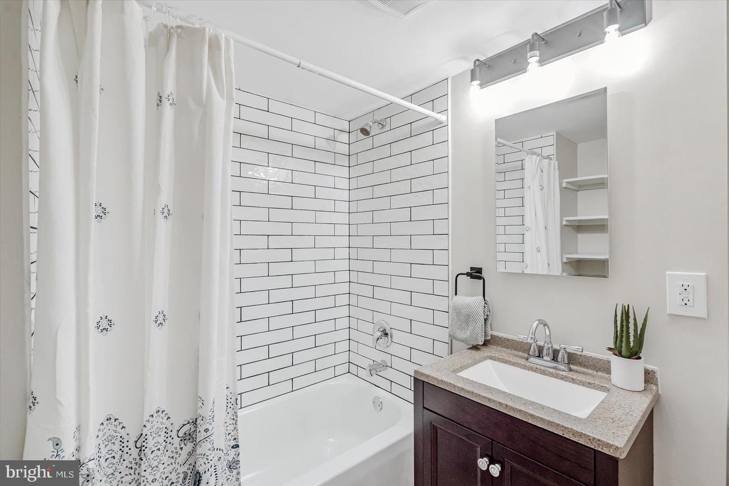1571 Winston Avenue photo 19