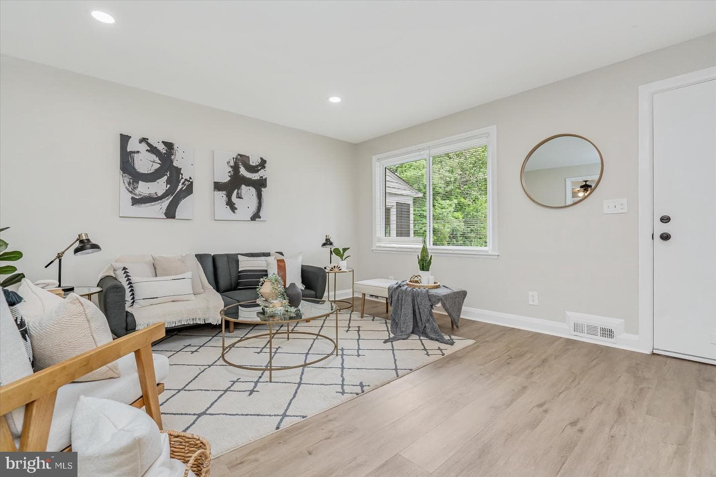 1571 Winston Avenue photo 3