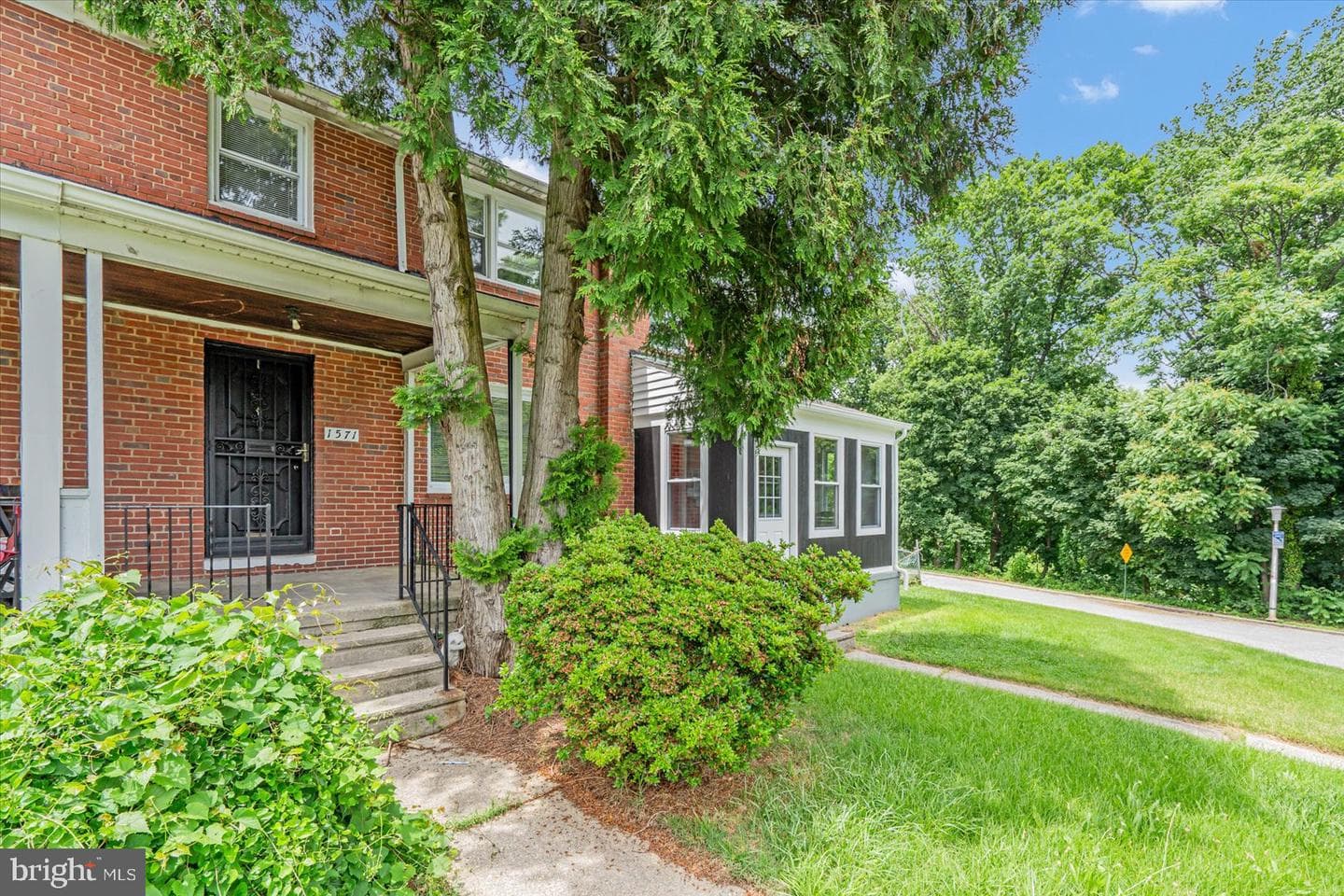 1571 Winston Avenue photo 38