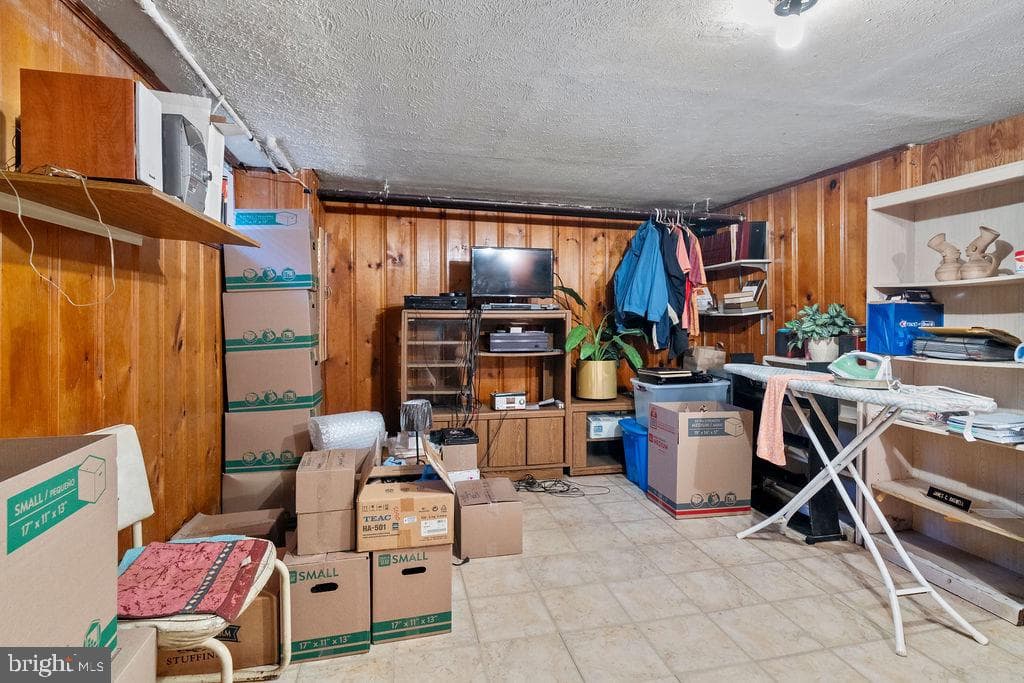 706 Kevin Road photo 16