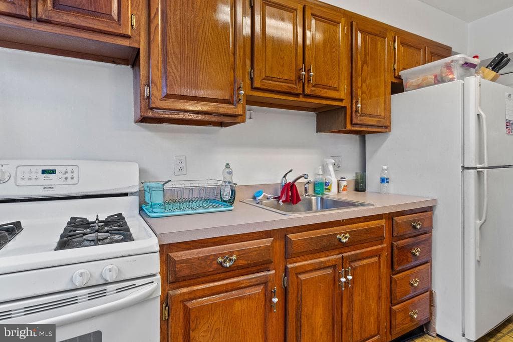 706 Kevin Road photo 19