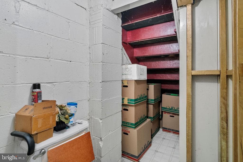 706 Kevin Road photo 3