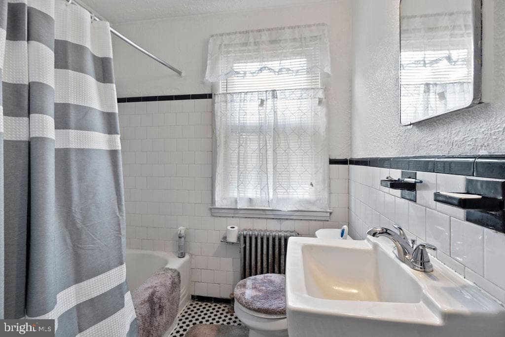 706 Kevin Road photo 9
