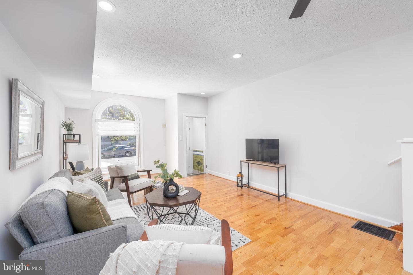 114 S East Avenue photo 6