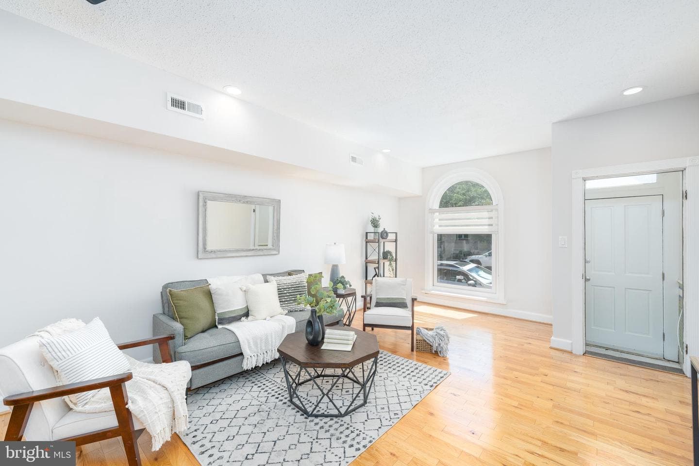 114 S East Avenue photo 8