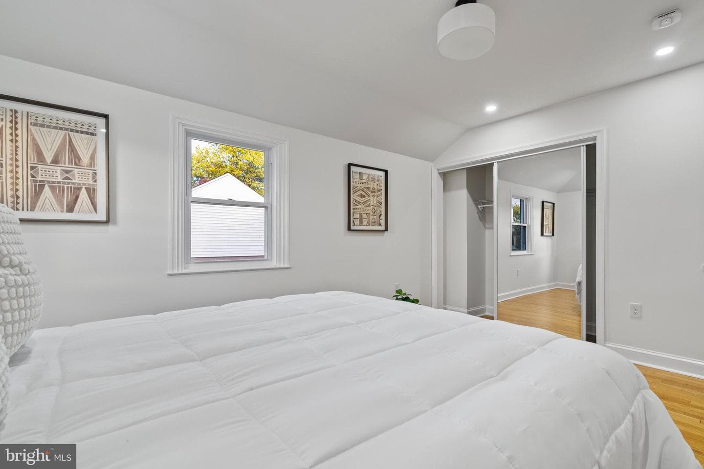 1311 E 35th Street photo 22