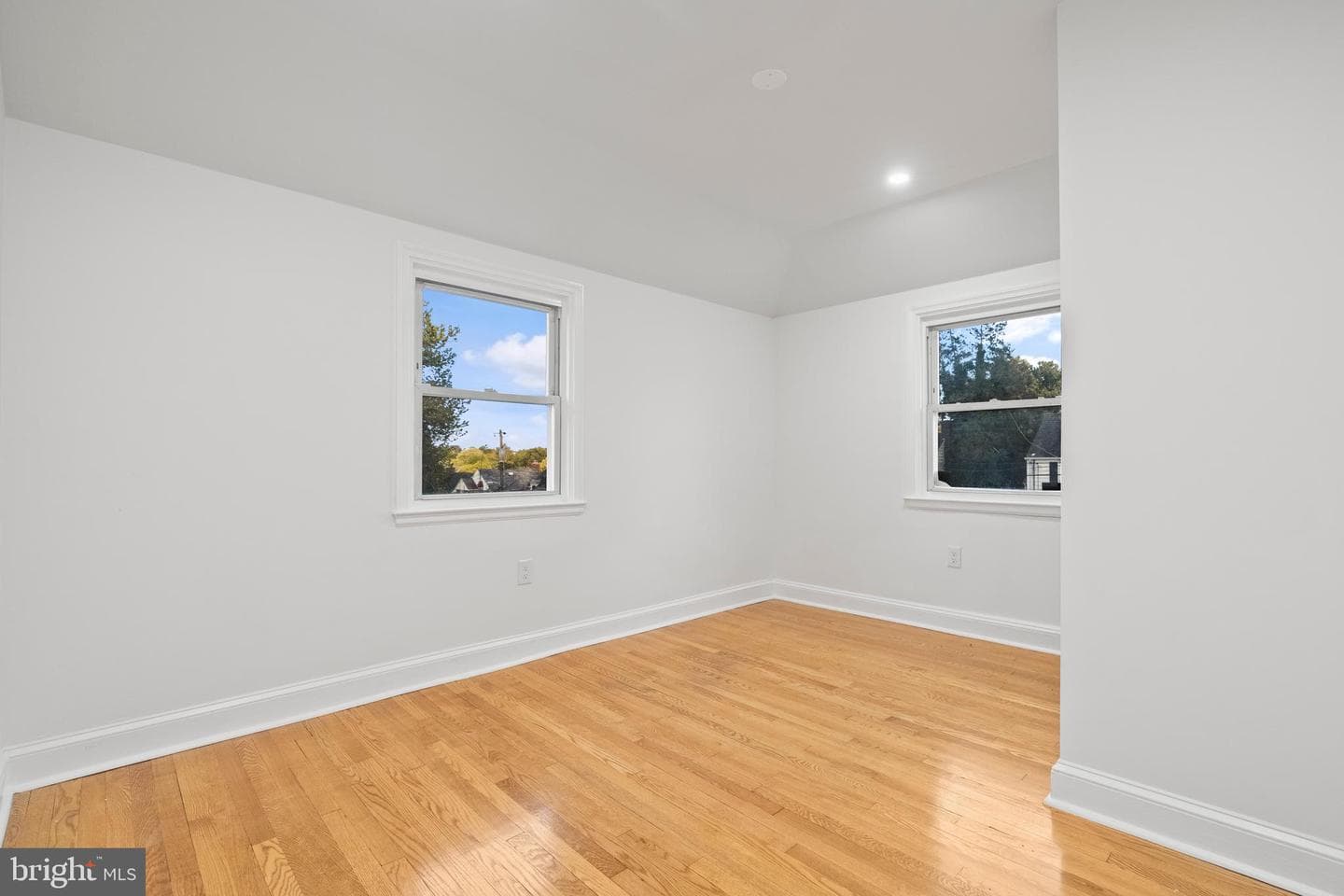 1311 E 35th Street photo 25
