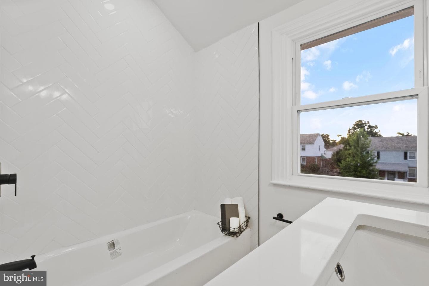 1311 E 35th Street photo 27