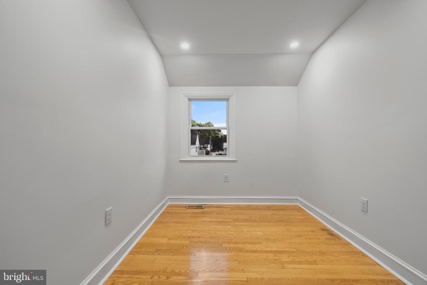 1311 E 35th Street photo 28