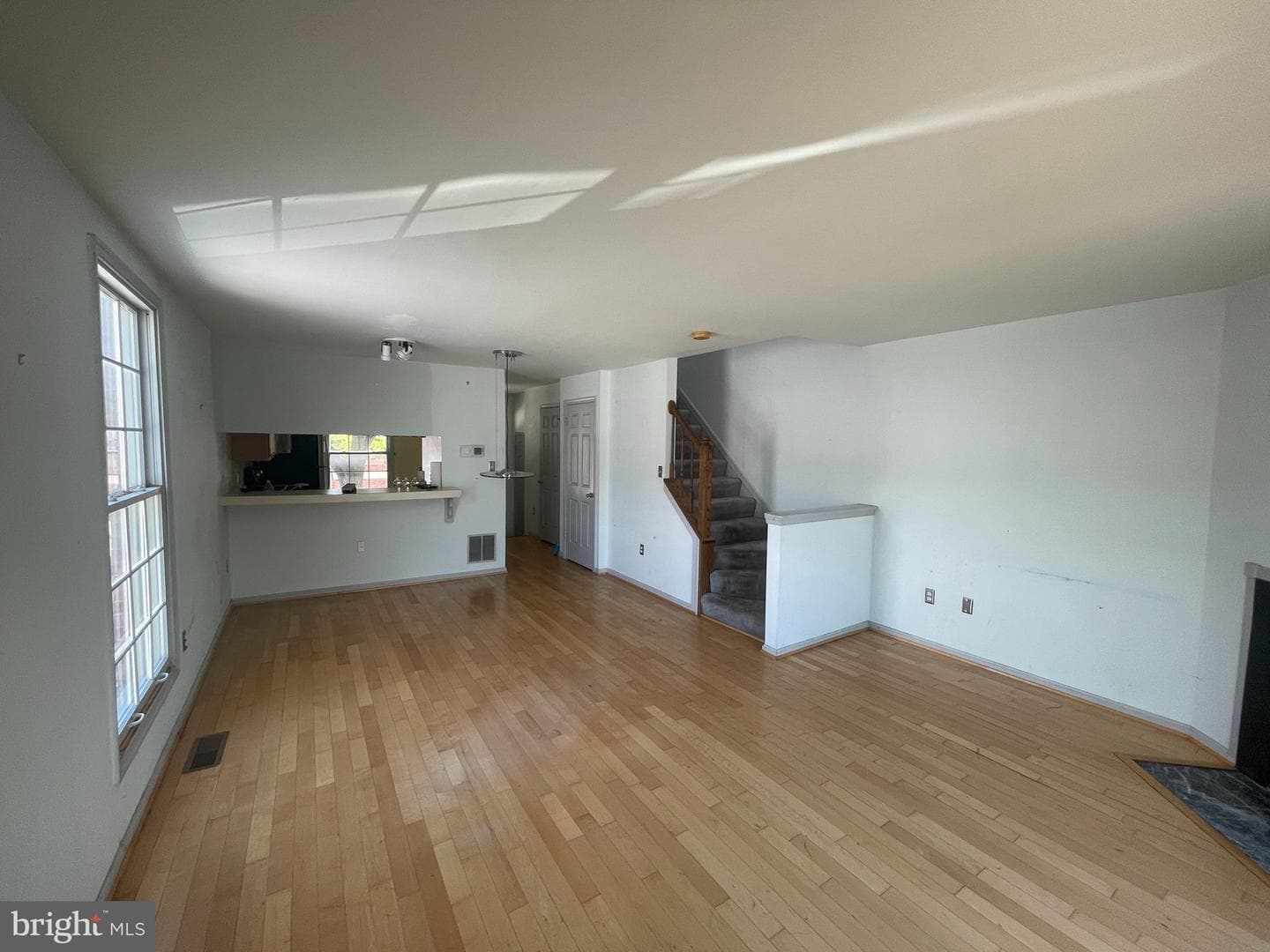 1102 S Streeper Street photo 6
