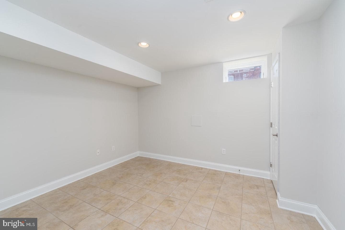 1000 S East Avenue photo 16