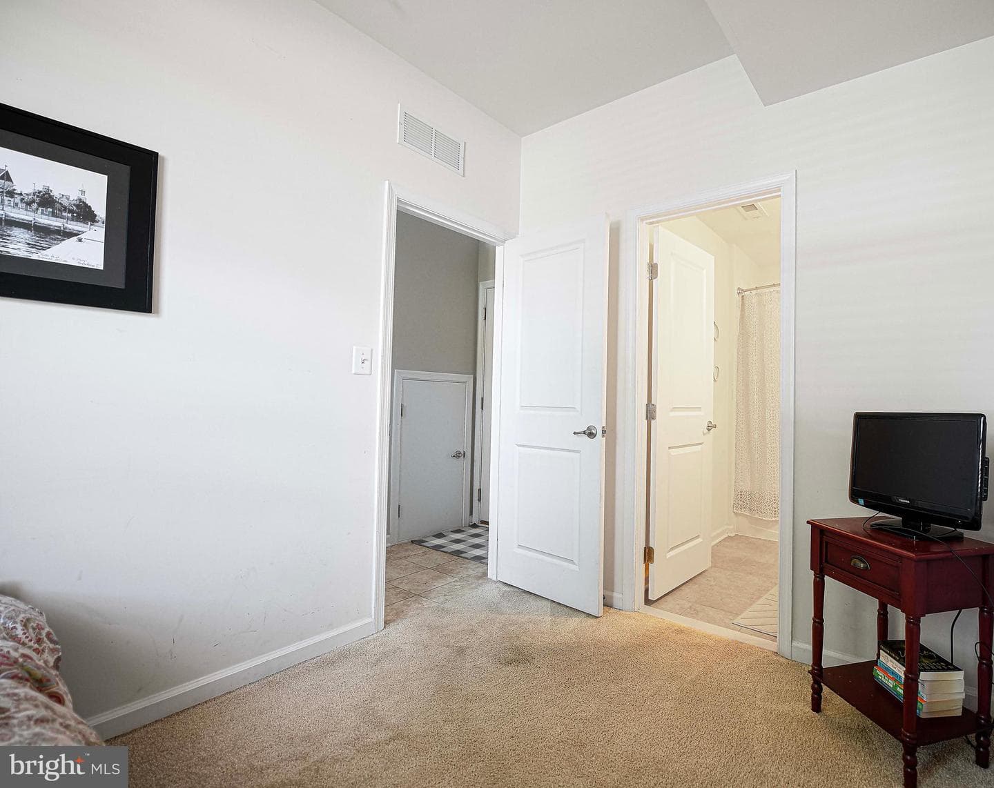 4613 Hudson Street photo 15