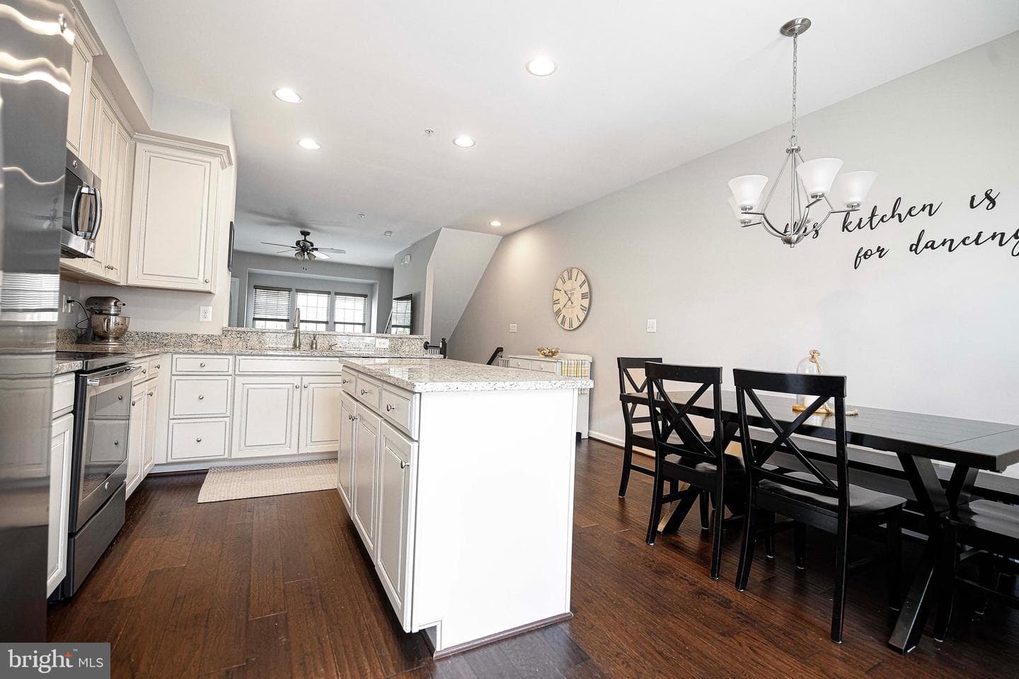 4613 Hudson Street photo 24