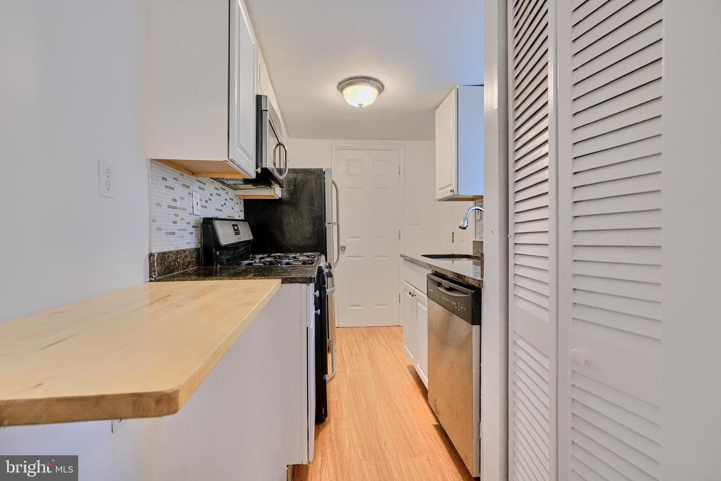 2212 Fleet Street photo 11