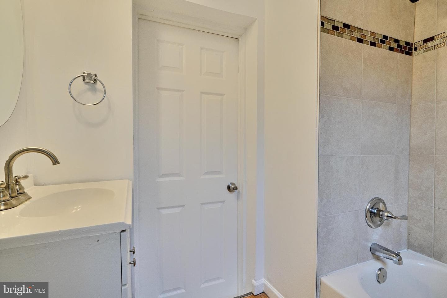 2212 Fleet Street photo 13