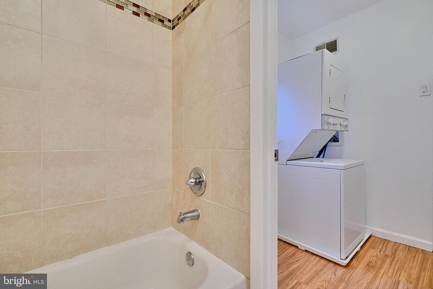 2212 Fleet Street photo 22