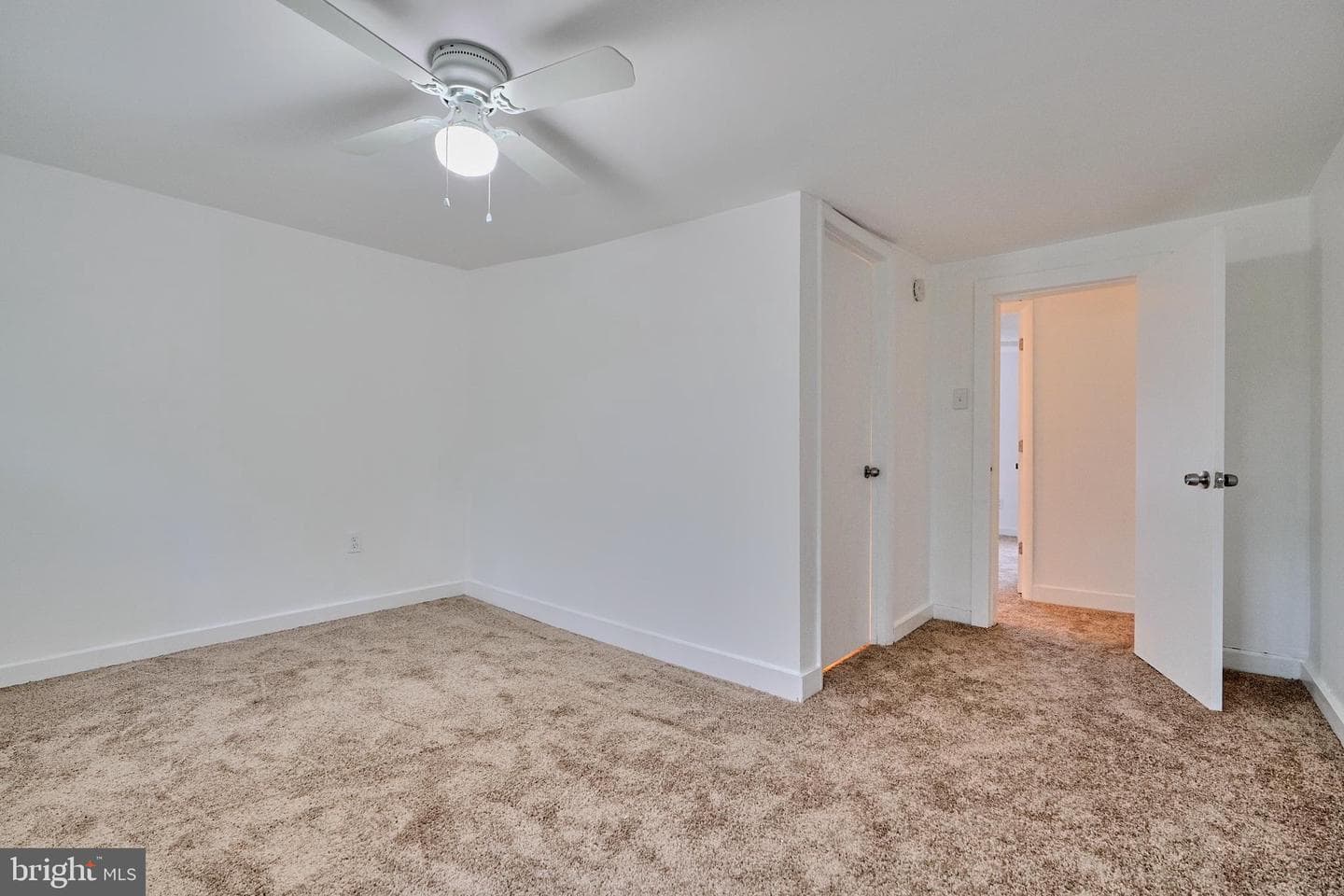 2212 Fleet Street photo 28