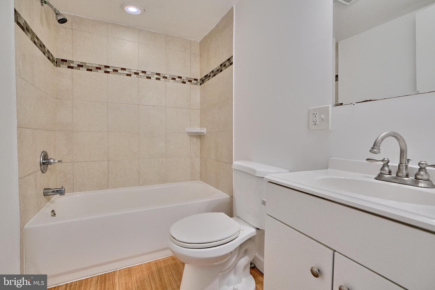 2212 Fleet Street photo 29