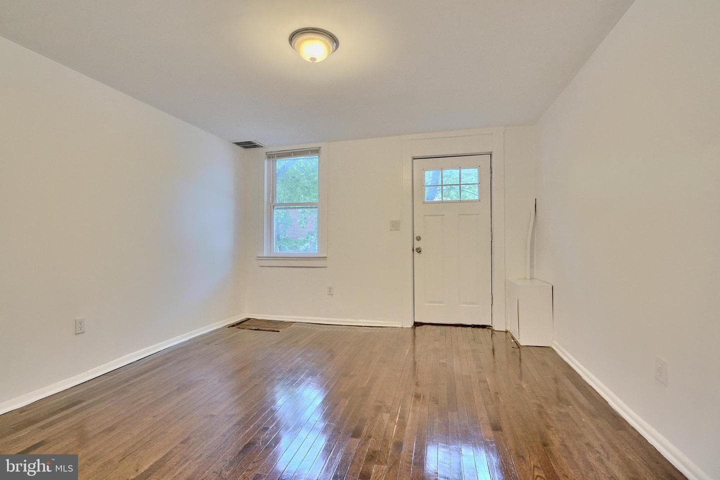 2212 Fleet Street photo 3