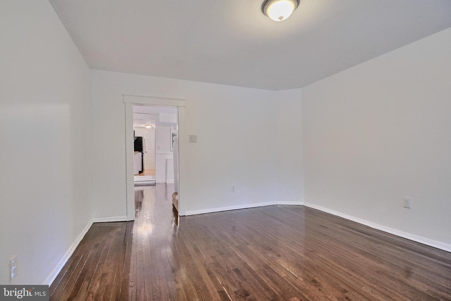 2212 Fleet Street photo 4